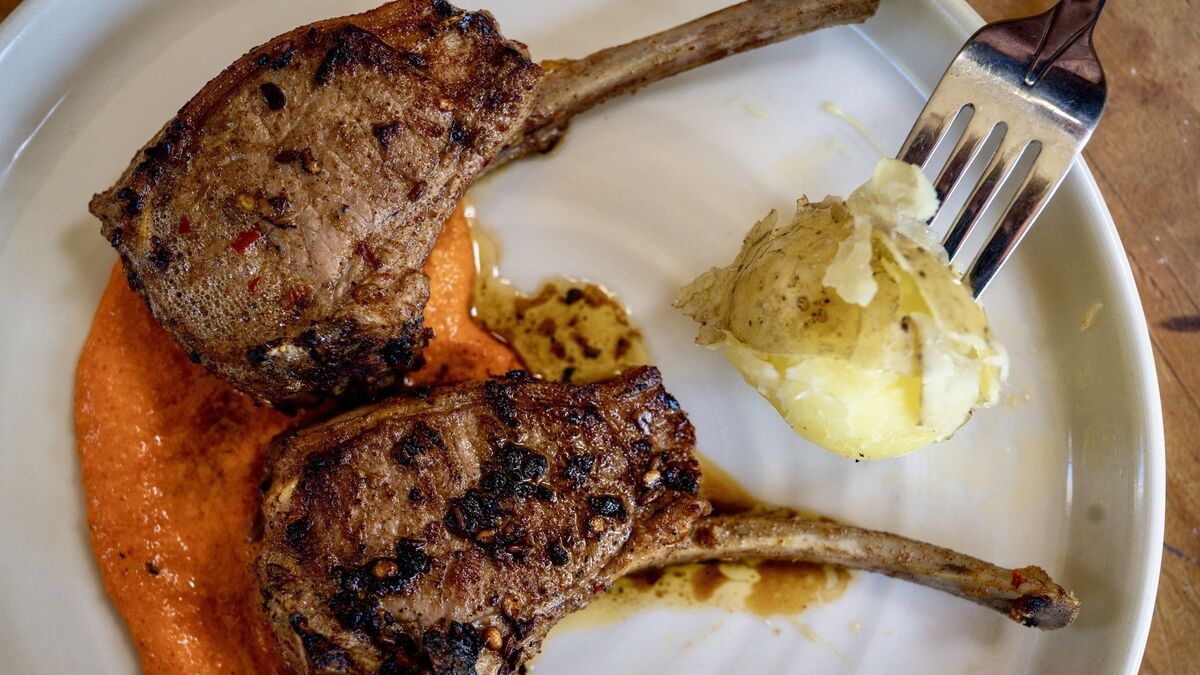 Lamb cutlets with quick romesco sauce