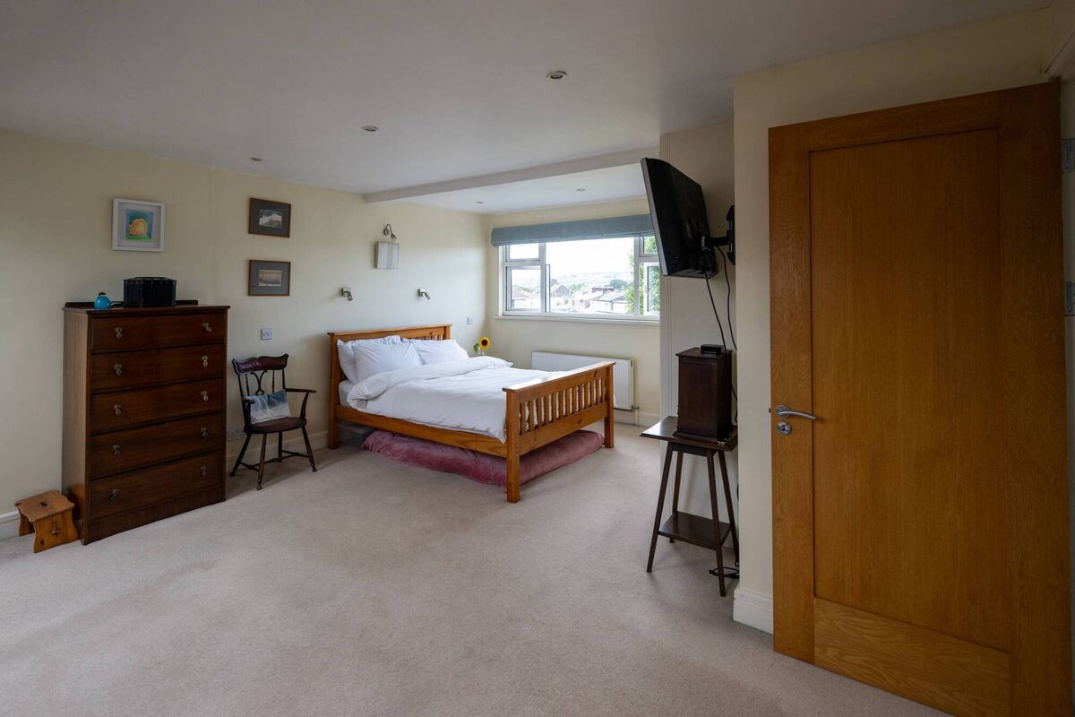 Top floor bedroom, with four more at mid level Top floor bedroom, with four more at mid level