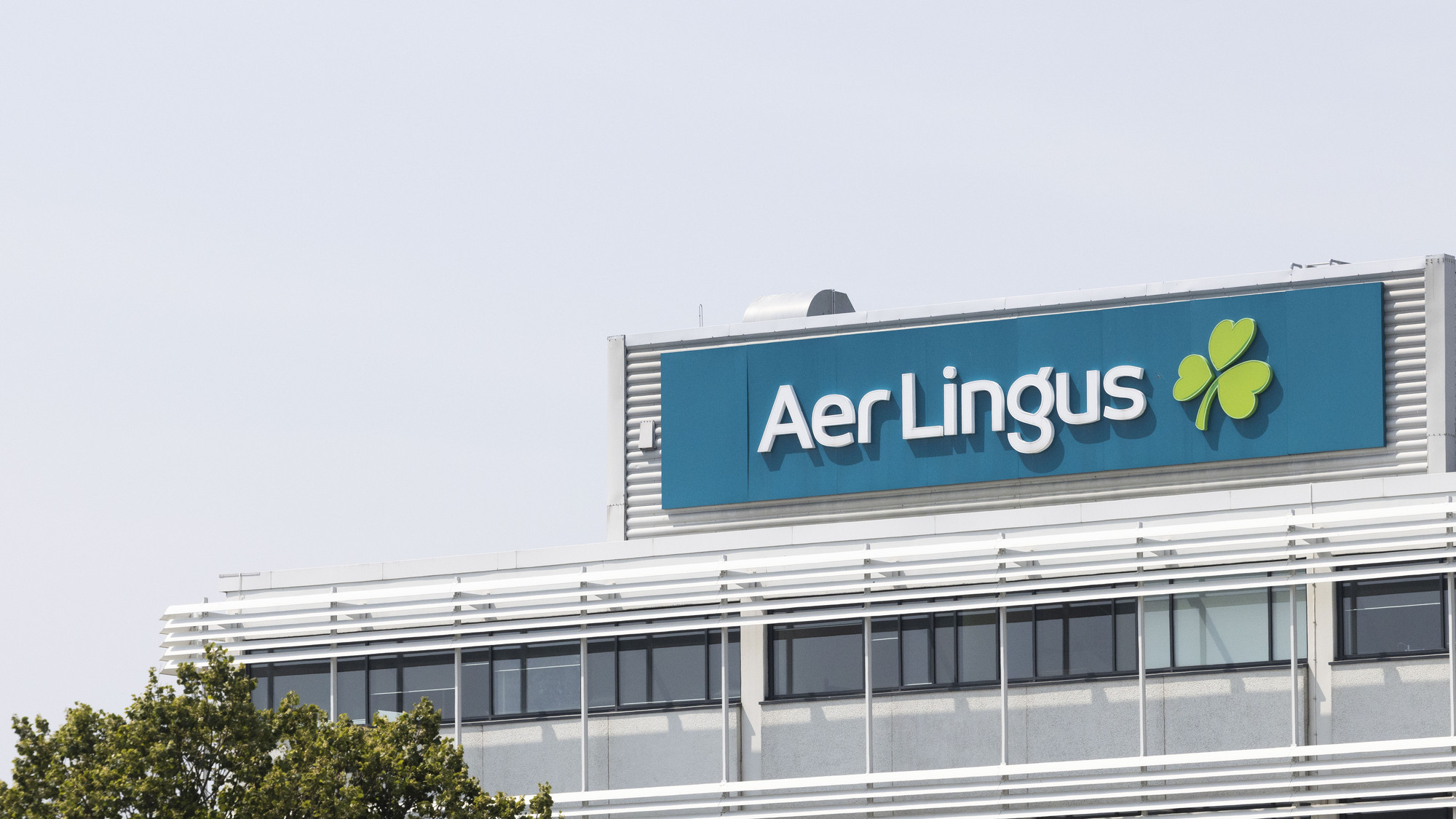 Aer Lingus 'deeply regret' the treatment of an Irish mother and her seriously-injured daughter in US airport