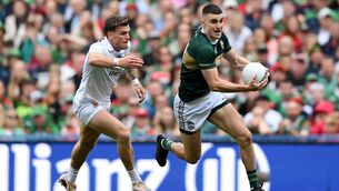 <p>Seán O'Shea of Kerry in action against Jordan Flynn of Mayo. Pic: Stephen McCarthy/Sportsfile</p>