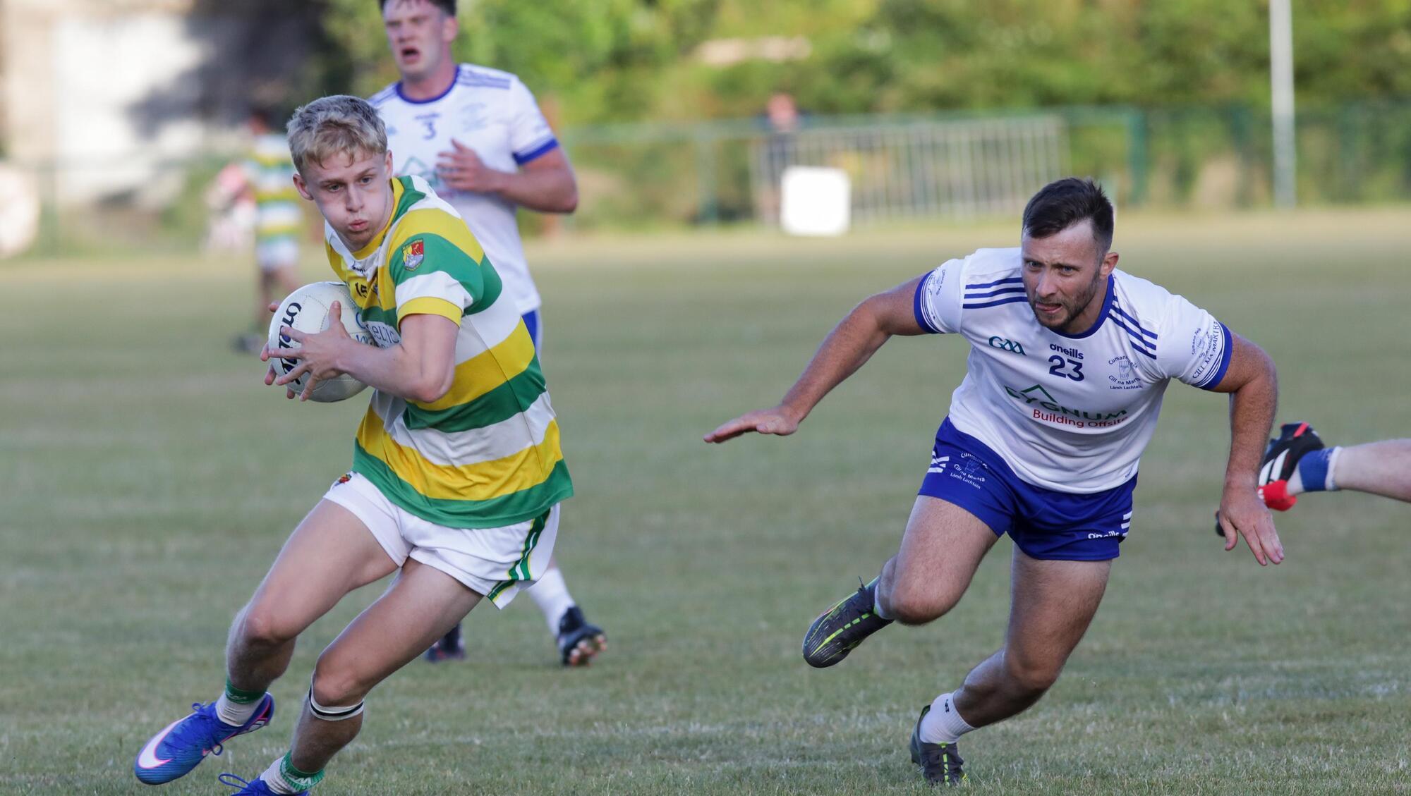 Carbery's Dylan O'Neill is chased by Cill na Martra's Daire McLoughlin at Dunmanway.  Picture: David Creedon