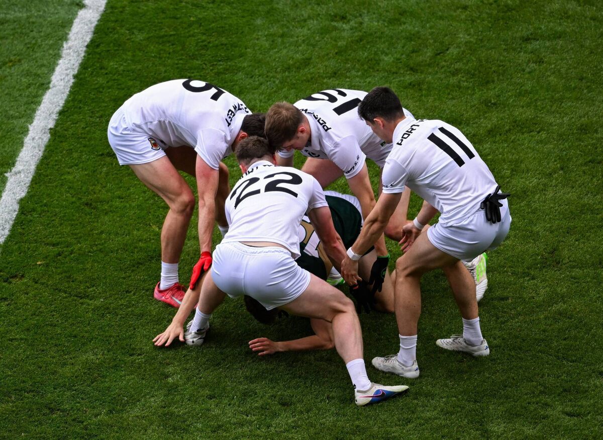 Keith Evans of Kerry is surrounded by Mayo players, left to right, Sam Callinan, Matthew Ruane, Rory Brickenden, and Conor Loftus. Pic: Daire Brennan/Sportsfile Keith Evans of Kerry is surrounded by Mayo players, left to right, Sam Callinan, Matthew Ruane, Rory Brickenden, and Conor Loftus. Pic: Daire Brennan/Sportsfile