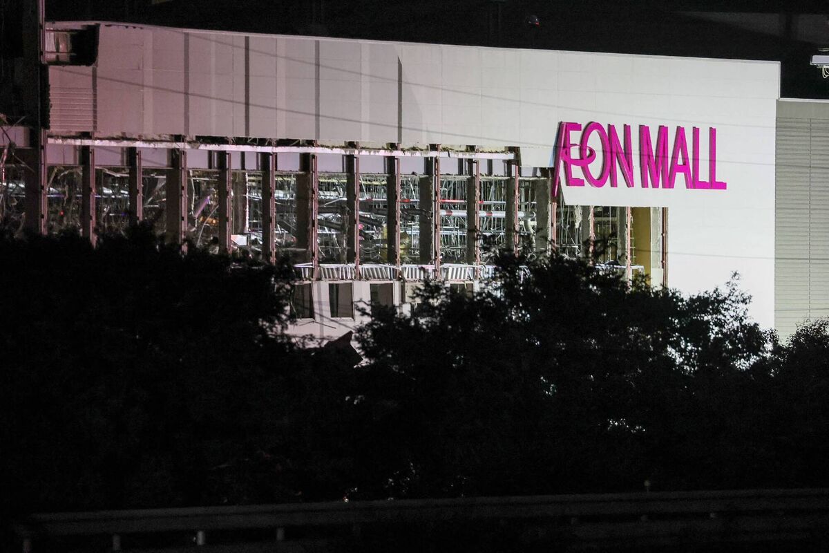 A damaged wall is seen on the side of Aeon Mall Kumamoto after an earthquake in Kashima on July 28, 2026. "Many people" were feared trapped in a stricken shopping mall in Japan late on July 28, authorities said, after a major earthquake toppled buildings, sparked fires and reportedly injured more than 100. (Photo by JIJI Press / AFP via Getty Images) / Japan OUT A damaged wall is seen on the side of Aeon Mall Kumamoto after an earthquake in Kashima on July 28, 2026. "Many people" were feared trapped in a stricken shopping mall in Japan late on July 28, authorities said, after a major earthquake toppled buildings, sparked fires and reportedly injured more than 100. (Photo by JIJI Press / AFP via Getty Images) / Japan OUT