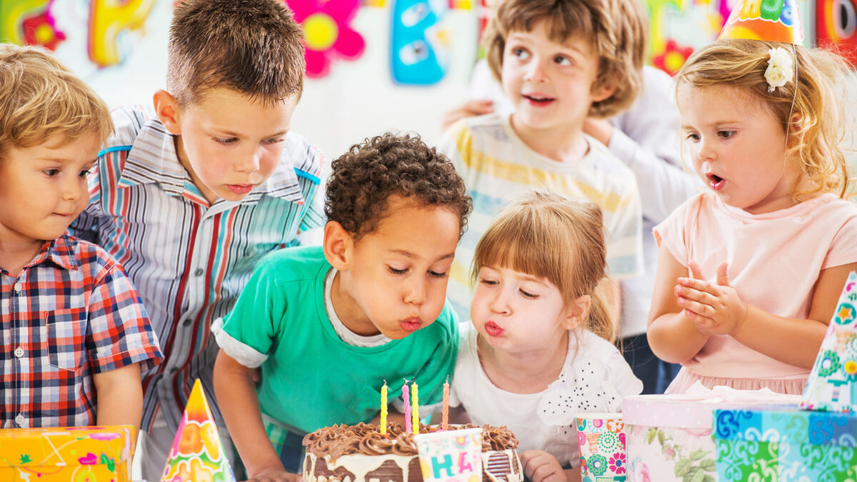 Dear Dáithí: My daughter has been snubbed for two of her friends' birthday parties... what do I do?