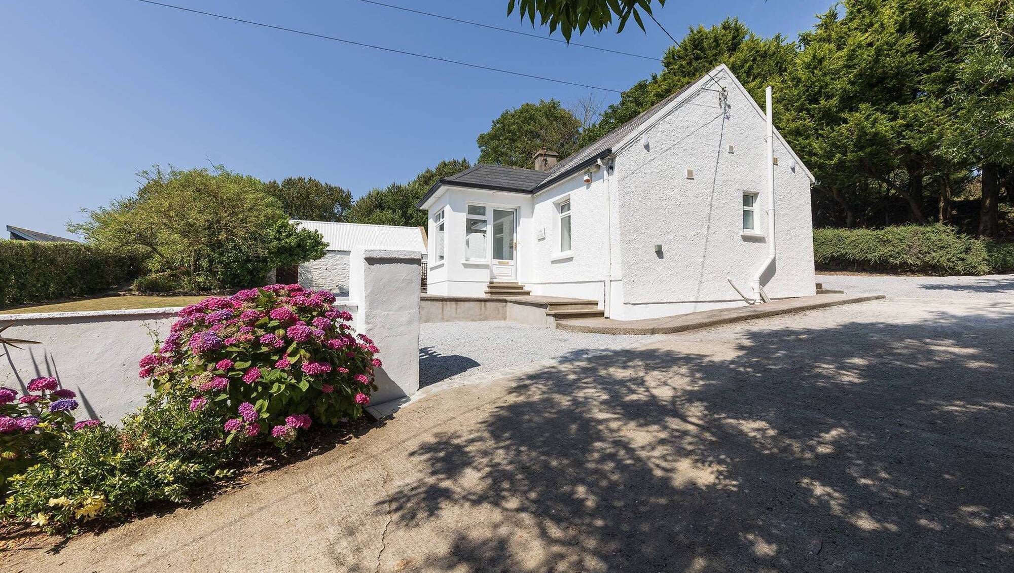 Lane Cottage, Ballyhimikin, Garryvoe, Co. Cork