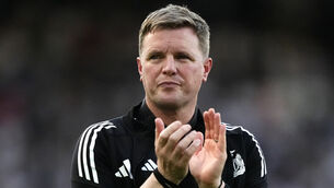 <p>Eddie Howe applauds the fans.</p>