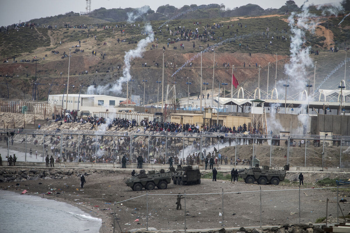 Spanish Army and Guardia Civil officers take positions next to the border of Morocco and Spain, at the Spanish enclave of Ceuta, on Tuesday, May 18, 2021. (AP Photo/Javier Fergo) Spanish Army and Guardia Civil officers take positions next to the border of Morocco and Spain, at the Spanish enclave of Ceuta, on Tuesday, May 18, 2021. (AP Photo/Javier Fergo)