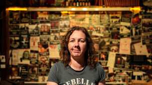 <p> XX: Glen Hansard Passing: Edel Curtin from Coughlans Live: 31/07/2026: Edel Curtin part proprietor and gig organiser at Coughlans on Douglas Street remembers Glen Hansard. Picture by Noel Sweeney</p>