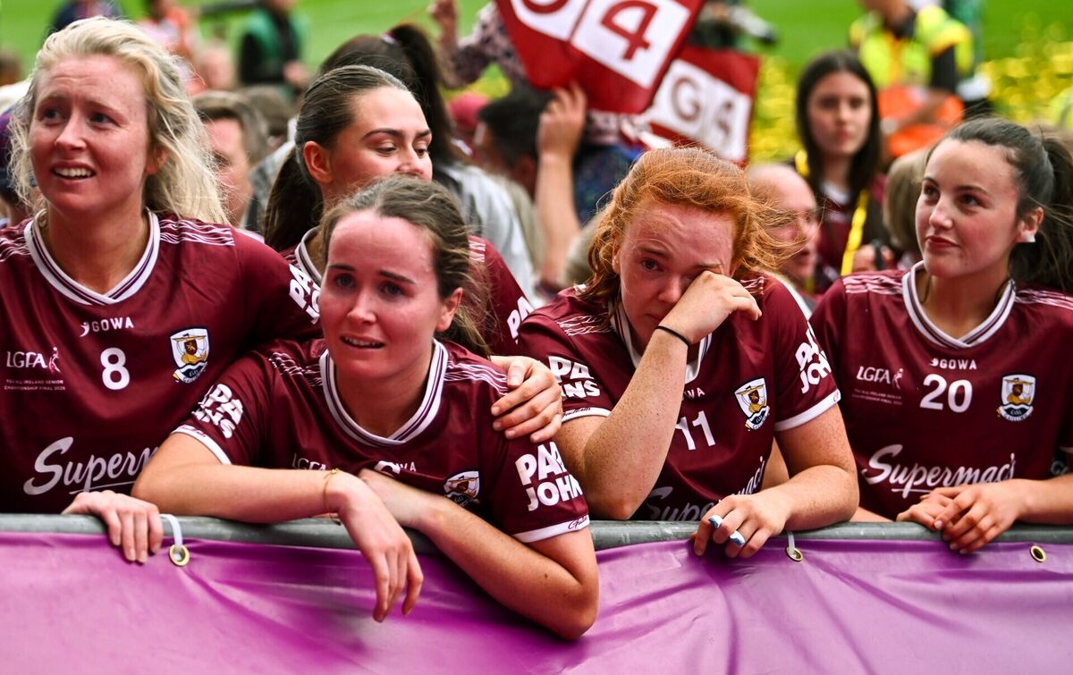 Galway players, from left, Louise Ward, Nicola Ward, Kate Slevin and Hannah Mangan during their the speech from their captain Kate Geraghty, not pictured, after victory in the LGFA TG4 All-Ireland Senior Championship final match between Galway and Kerry at Croke Park in Dublin. Photo by Piaras Ó Mídheach/Sportsfile Galway players, from left, Louise Ward, Nicola Ward, Kate Slevin and Hannah Mangan during their the speech from their captain Kate Geraghty, not pictured, after victory in the LGFA TG4 All-Ireland Senior Championship final match between Galway and Kerry at Croke Park in Dublin. Photo by Piaras Ó Mídheach/Sportsfile
