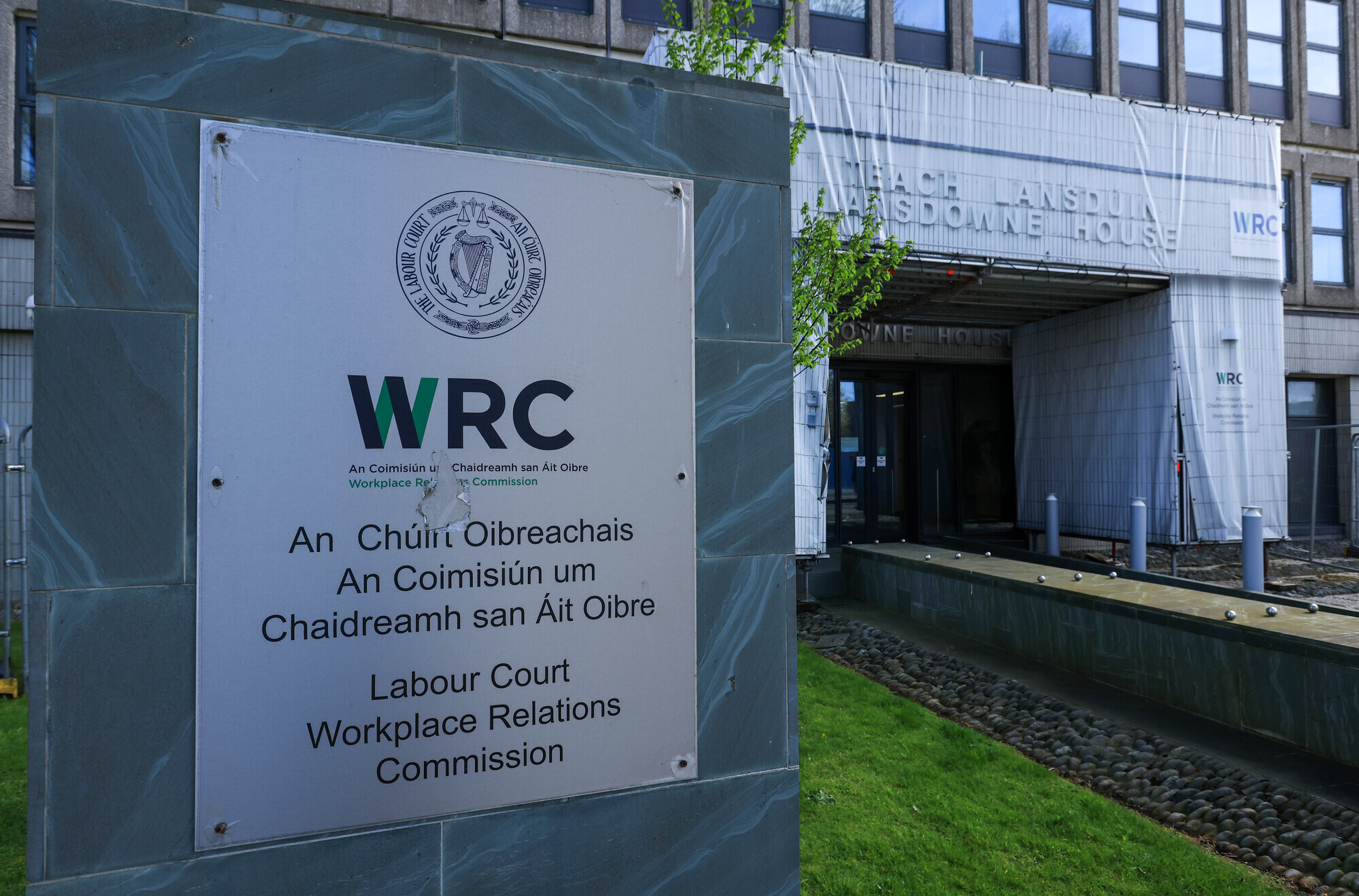 Security guard stabbed on the job awarded €3.4k for missed wages while on sick leave