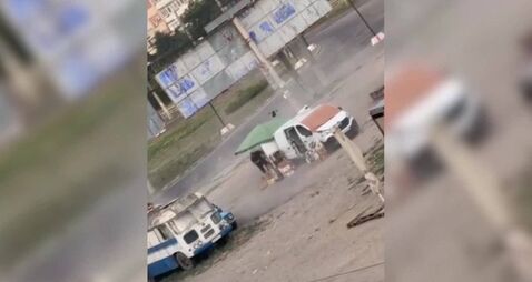 Watch: Ukrainian market vendor hunted by drone