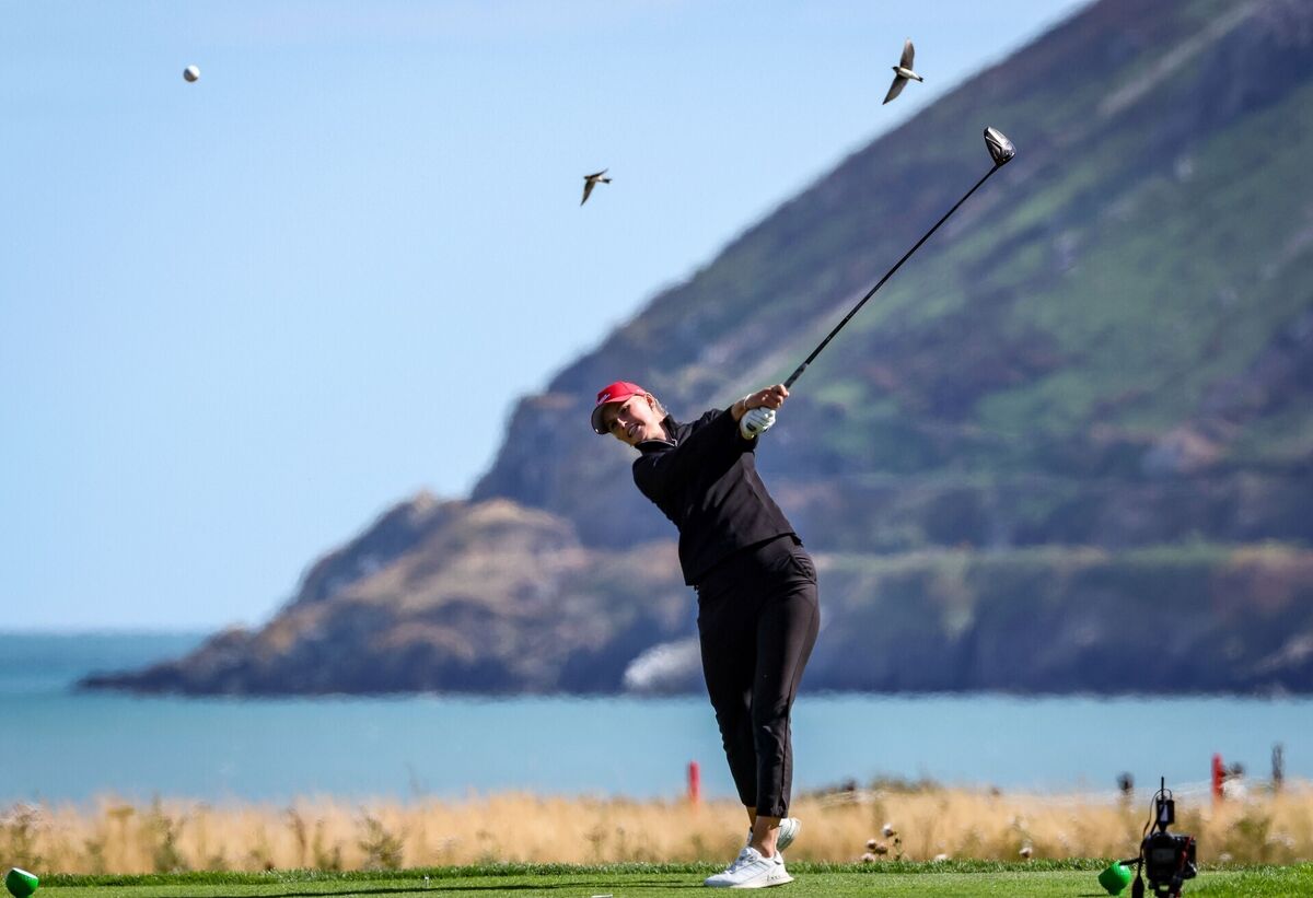 Birds fly over Wales’ Emily James as she tees off on the 6th. Pic: ©INPHO/Dan Clohessy. Birds fly over Wales’ Emily James as she tees off on the 6th. Pic: ©INPHO/Dan Clohessy.