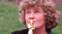 Brenda Fricker with her Oscar