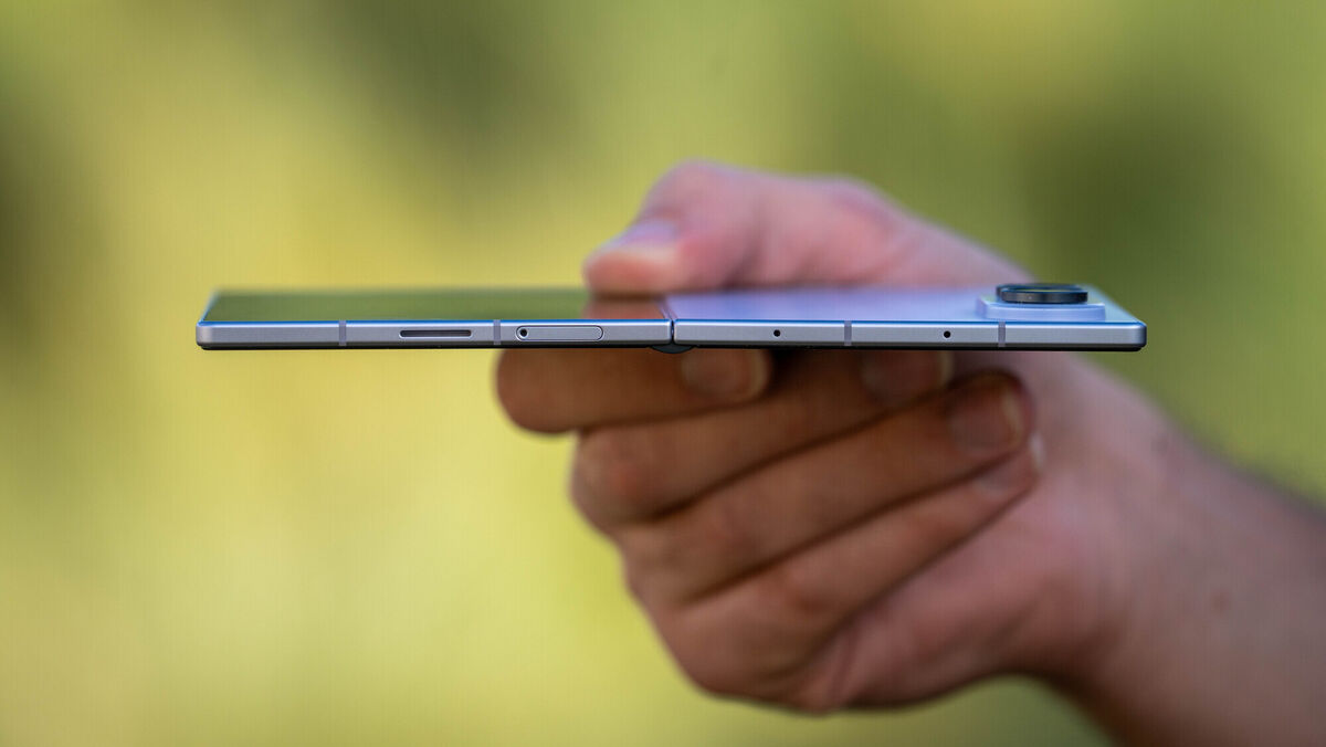  Under the hood, the base model features 12GB of RAM, 256GB of storage, and the latest flagship chipset, for a smooth, stutter-free experience. Picture: Noel Campion
