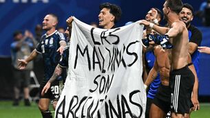<p>Argentina's players hold a banner reading "The Malvinas (Falkland Islands) belong to Argentina," after winning the 2026 World Cup football tournament semi-final match between England. Pic: Paul ELLIS / AFP via Getty Images</p>