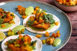 Fish tacos with salsa and herby sour cream