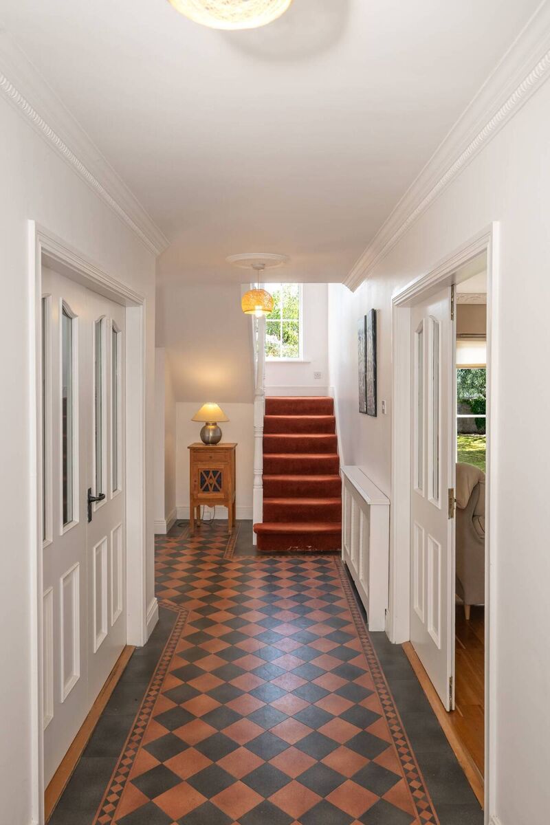 Crisp hallway contrast Crisp hallway contrast