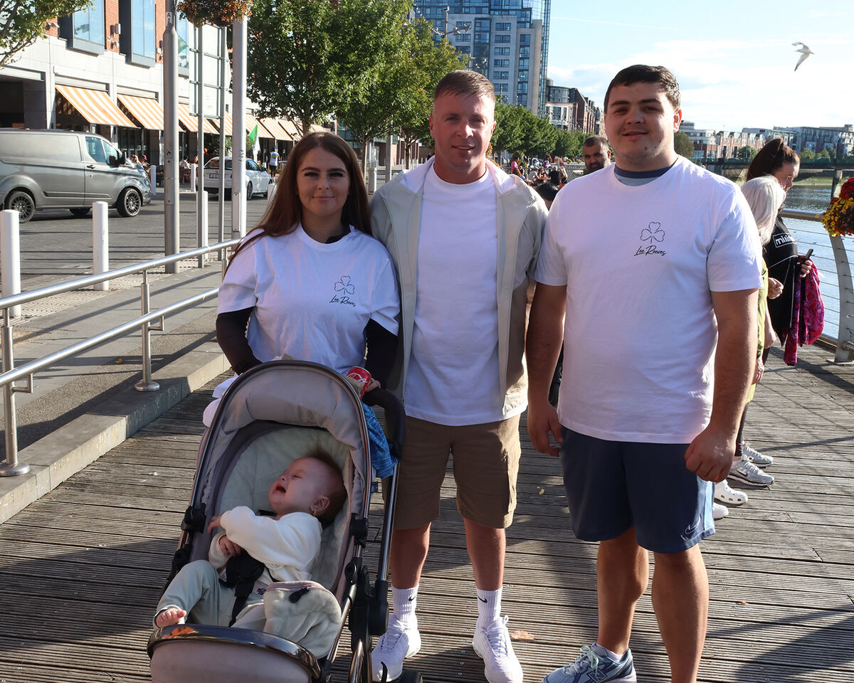 Tori Johnston, Rose Collins, Reese Collins, and Brian Hayes showing support for Lee Reeves on Friday night in Limerick City. Picture: Brendan Gleeson Tori Johnston, Rose Collins, Reese Collins, and Brian Hayes showing support for Lee Reeves on Friday night in Limerick City. Picture: Brendan Gleeson