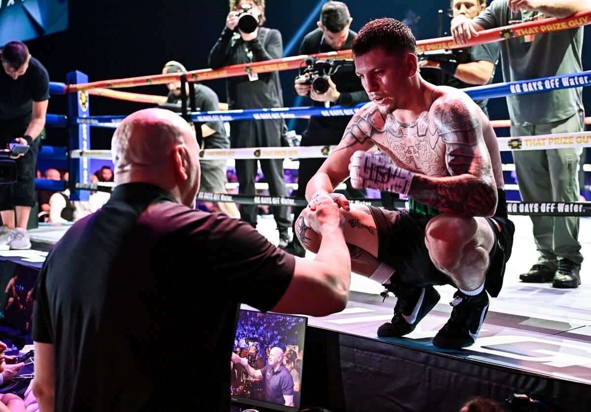 Callum Walsh speaks to UFC president Dana White after winning the middleweight bout against Tyler Denny. Pic: David Fitzgerald/Sportsfile Callum Walsh speaks to UFC president Dana White after winning the middleweight bout against Tyler Denny. Pic: David Fitzgerald/Sportsfile