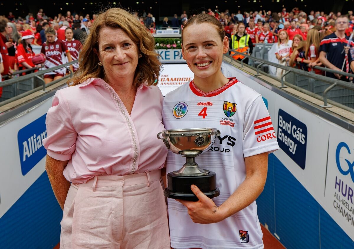 Hilda Breslin presents a mini O'Duffy Cup to Méabh Cahalane of Cork. Pic: James Crombie/Inpho