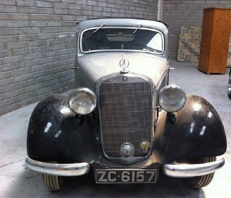 The Mercedes-Benz seen from the front.