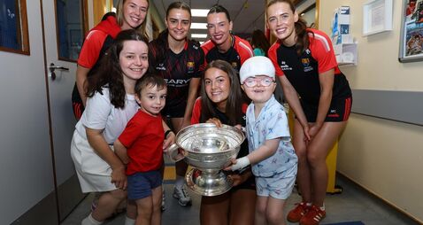 Ivan Yakubets with Darcie Reede with the O'Duffy Cup with Emma Murphy, Ashling Thompson, Avril Cashman and Méabh Cahalane 10/8/2