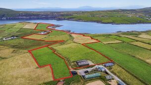 <p>The 29-acre coastal farm is close to the access point for Valentia Island via the bridge linking it the mainland and it’s also the departure point for sailings out to the Skellig Islands.</p>