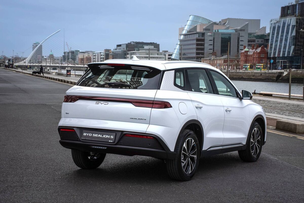 With a range of well over 1,000km, the BYD Sealion 5 is well suited to Irish needs even if the electric-only range is a barely useful 86km. With a range of well over 1,000km, the BYD Sealion 5 is well suited to Irish needs even if the electric-only range is a barely useful 86km.