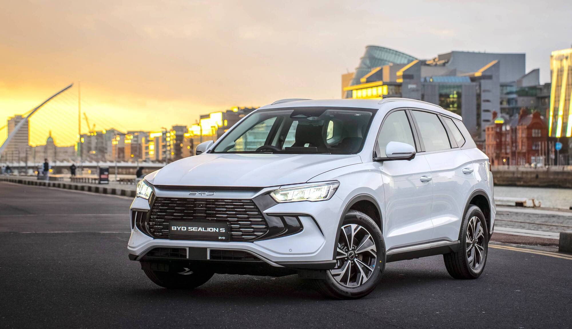 With a range of well over 1,000km, the BYD Sealion 5 is well suited to Irish needs even if the electric-only range is a barely useful 86km.