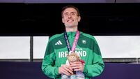 Mark English celebrates with his gold medal 14/8/2026