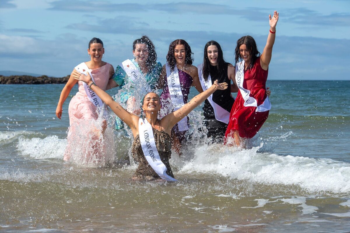 Rose of Tralee contestants Catherine Cullen (Leitrim), Fiona Gaffney (Chicago), Emma Nelis (Donegal), Ally Padgett (Texas), Rebecca Collins (Roscommon) and Ciara Fallon (London) takding a dip on Ballybunion beach ahead of the televised finale beginning tonight. Picture: Domnick Walsh