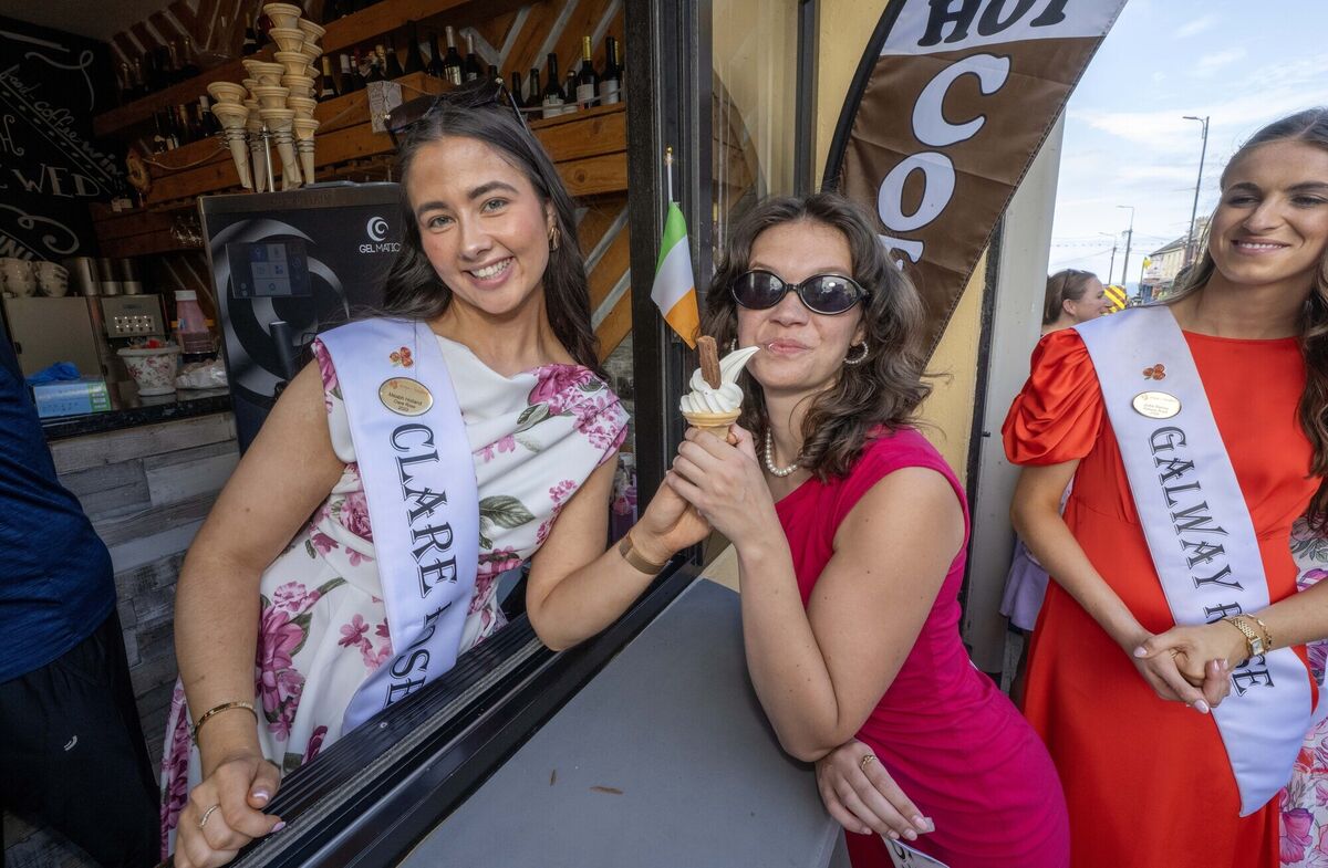 Clare Rose Méabh Holland serves up an ice cream to Newfoundland and Labrador Rose Kathleen Murphy at Namir's Restaurant in Ballybunion during the Rose Tour ahead of the 2026 Rose of Tralee International Festival. Picture: Domnick Walsh
