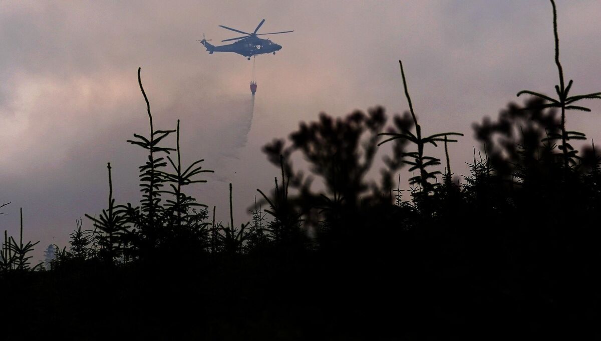 The Irish Air Corps helps to tackle the wildfire at Slievenamon in Co Tipperary. 