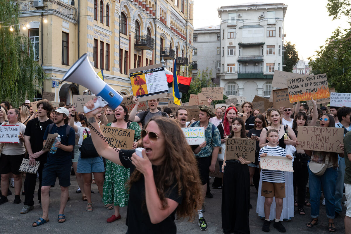 People gather to denounce President Volodymyr Zelenskyy's decision to dismiss Defense Minister Mykhailo Fedorov after six months in the post, Thursday, July 16, 2026, Kyiv, Ukraine. (AP Photo/Danylo Antoniuk)