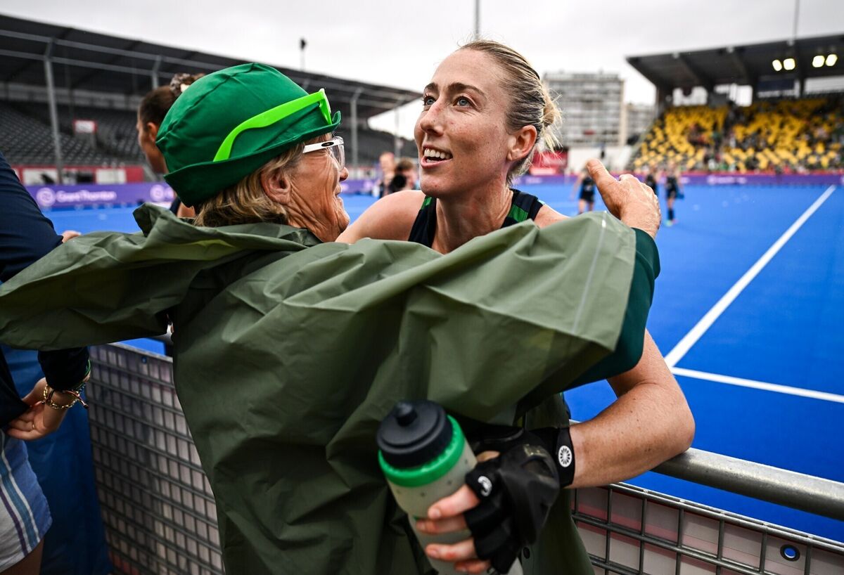 Sarah Hawkshaw of Ireland celebrates with her mother Anne. Pic: Ben McShane/Sportsfile.
