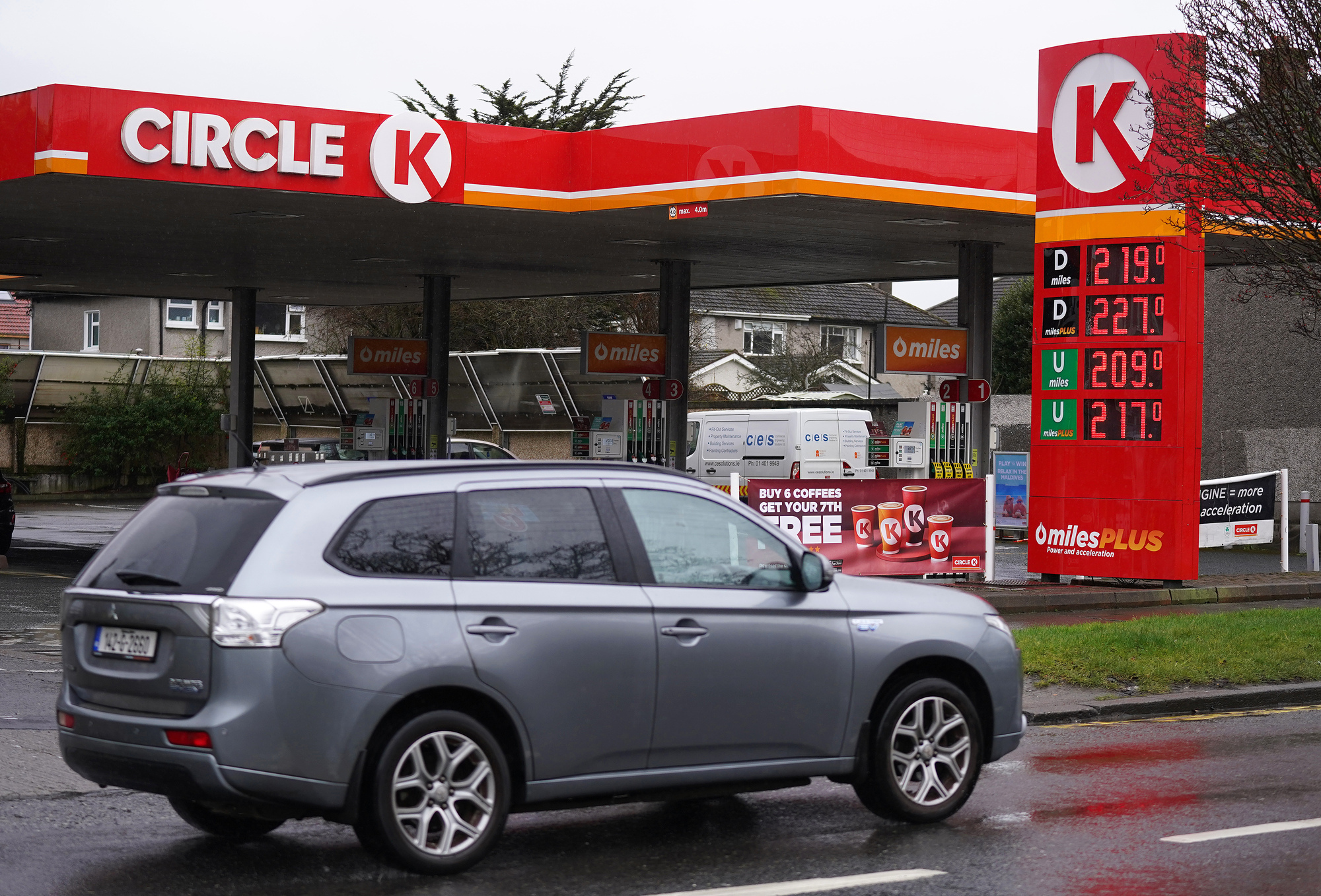 Government could recall Dáil to delay September fuel excise hikes, minister says