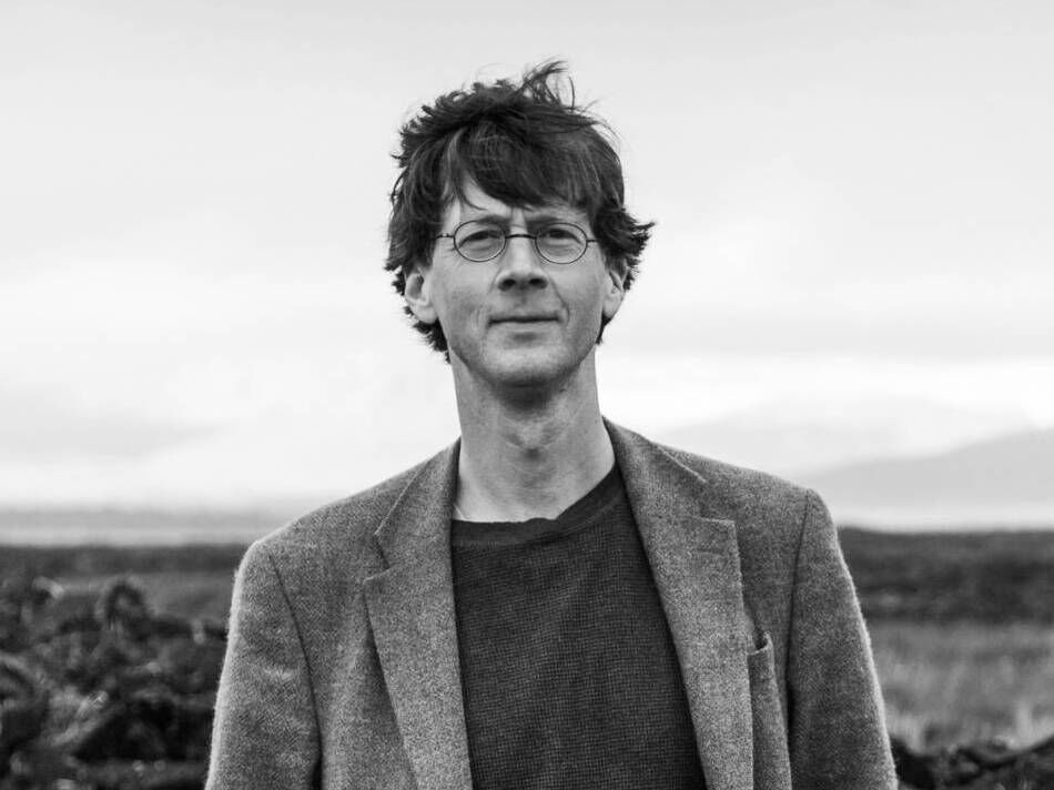 Slí na Samhlaíochta is a one-off live performance that brings together spoken word, music, and visual art in an exploration of the concept of Tír na nÓg through the work of Manchán Magan. Slí na Samhlaíochta is a one-off live performance that brings together spoken word, music, and visual art in an exploration of the concept of Tír na nÓg through the work of Manchán Magan.
