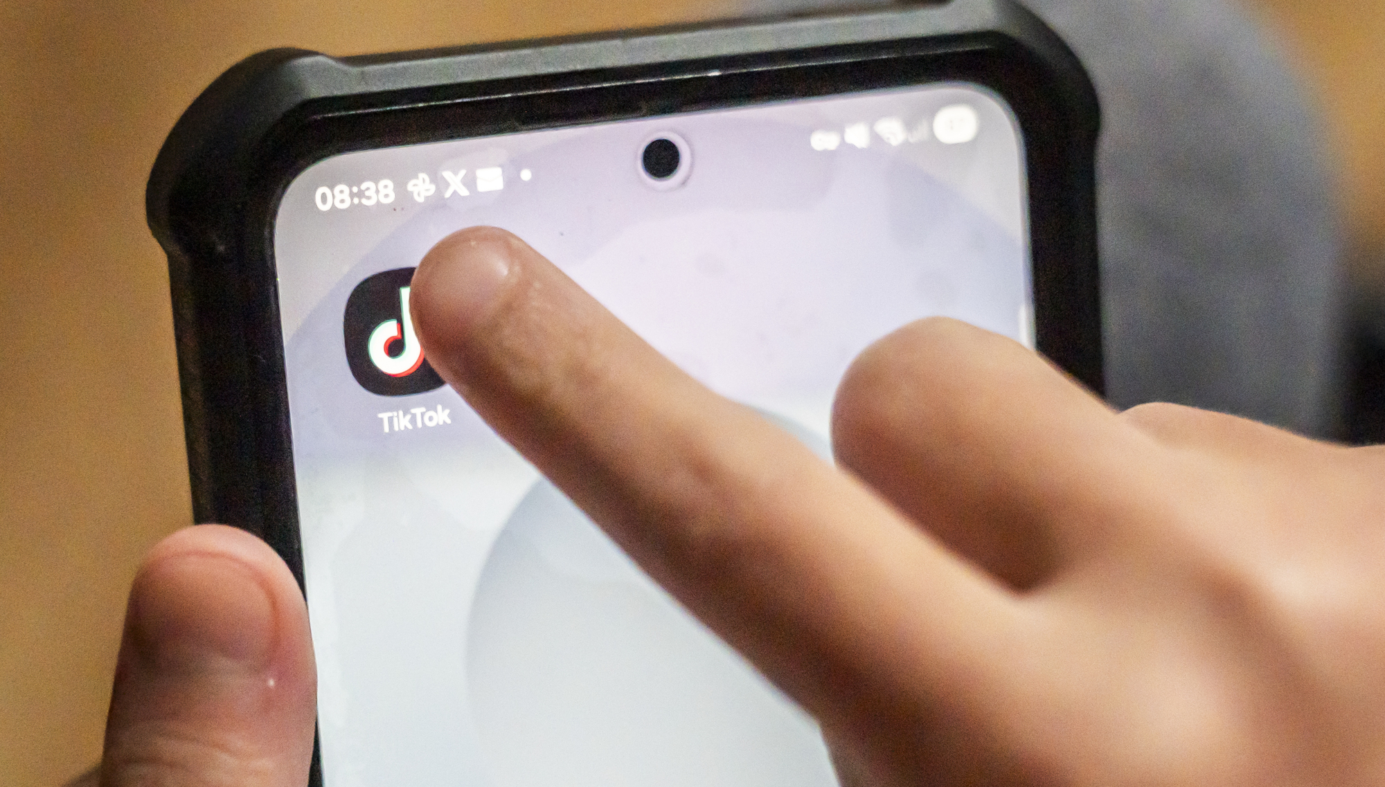 Australian teens returning to social media despite usage ban