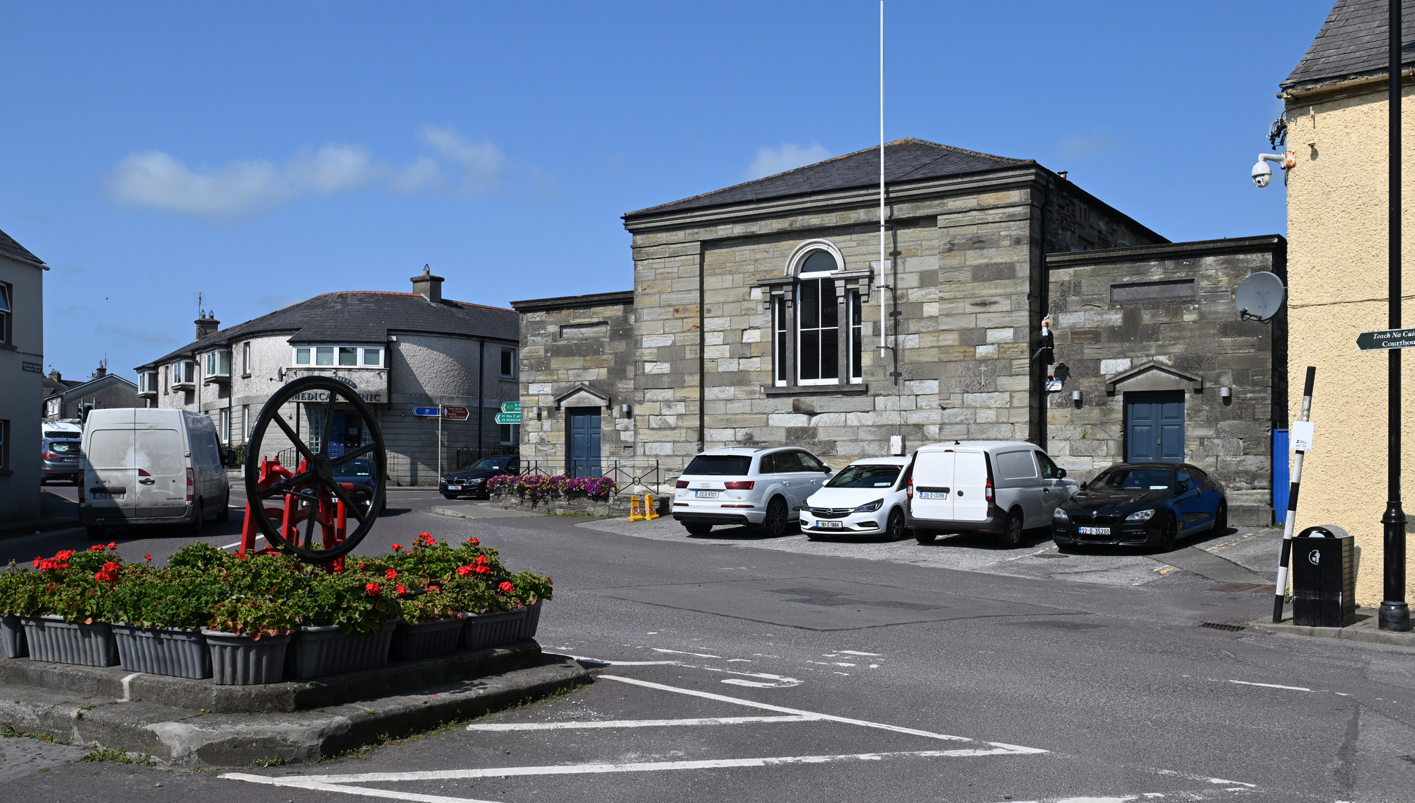 Three appear before Cork court after stolen BMW stopped near Ballinhassig