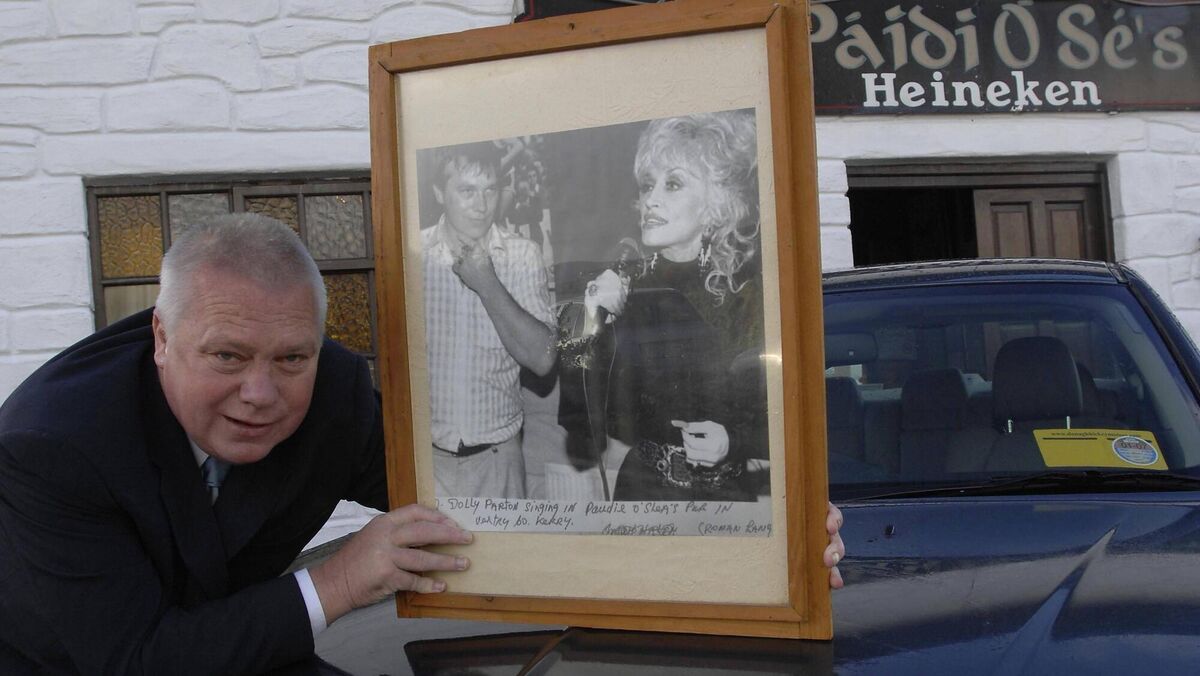 Paidi O'Se planing his trip to Tennesse to meet up with legendary singer Dolly Parton. Picture: Don MacMonagle Paidi O'Se planing his trip to Tennesse to meet up with legendary singer Dolly Parton. Picture: Don MacMonagle