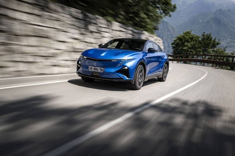 Alpine A390