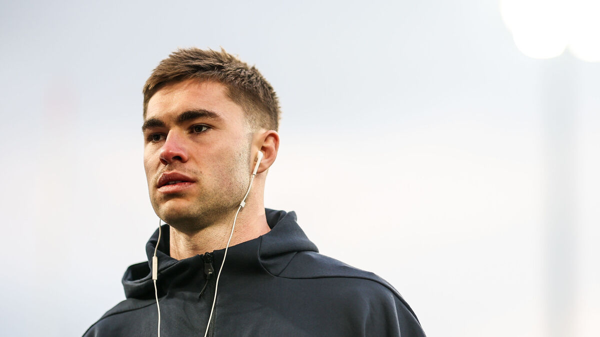 Munster and Ireland No 10 Jack Crowley sidelined until January