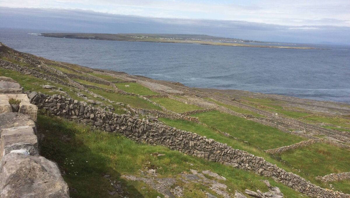 A view on Inishmaan out to Inisheer Island. Day-trippers from Connemara rarely pass Inishmore while those from Clare tend to concentrate on Inisheer. A view on Inishmaan out to Inisheer Island. Day-trippers from Connemara rarely pass Inishmore while those from Clare tend to concentrate on Inisheer.
