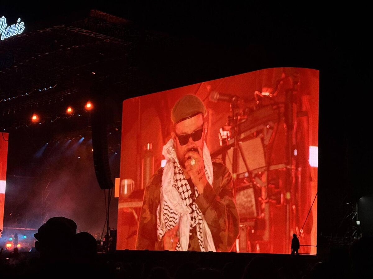 Damon Albarn of Gorillaz wears a keffiyeh on stage at Electric Picnic, to show his support for Palestinians. Damon Albarn of Gorillaz wears a keffiyeh on stage at Electric Picnic, to show his support for Palestinians.