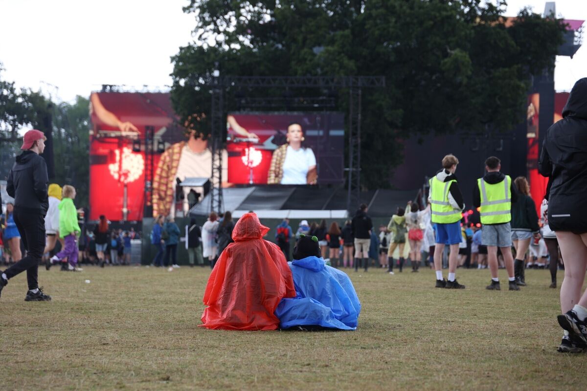 Festivalgoers wrap up in Co Laois. Picture: Evan Treacy/PA Wire Festivalgoers wrap up in Co Laois. Picture: Evan Treacy/PA Wire