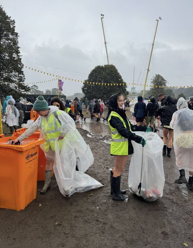 Volunteers supporting Meath Camogie by collecting cans for Re-turn at this year's Electric Picnic. Picture: Breda Graham. Volunteers supporting Meath Camogie by collecting cans for Re-turn at this year's Electric Picnic. Picture: Breda Graham.
