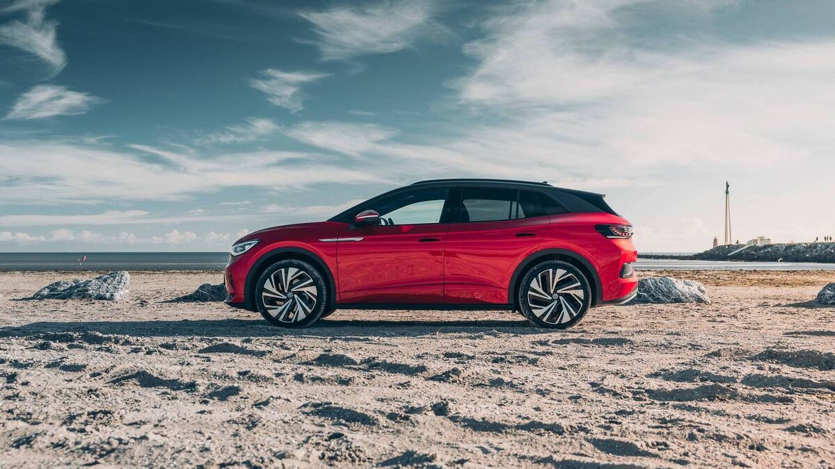 Electric cars retain their position as most popular vehicle type in the country