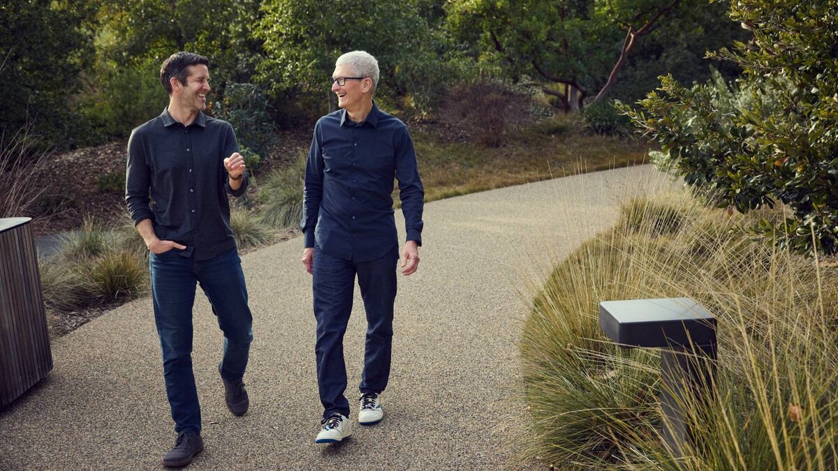 New Apple CEO John Ternus and Executive Chairman Tim Cook.