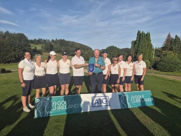 Mary Bergin and the Monkstown’s AIG Women’s Junior Cup team Mary Bergin and the Monkstown’s AIG Women’s Junior Cup team