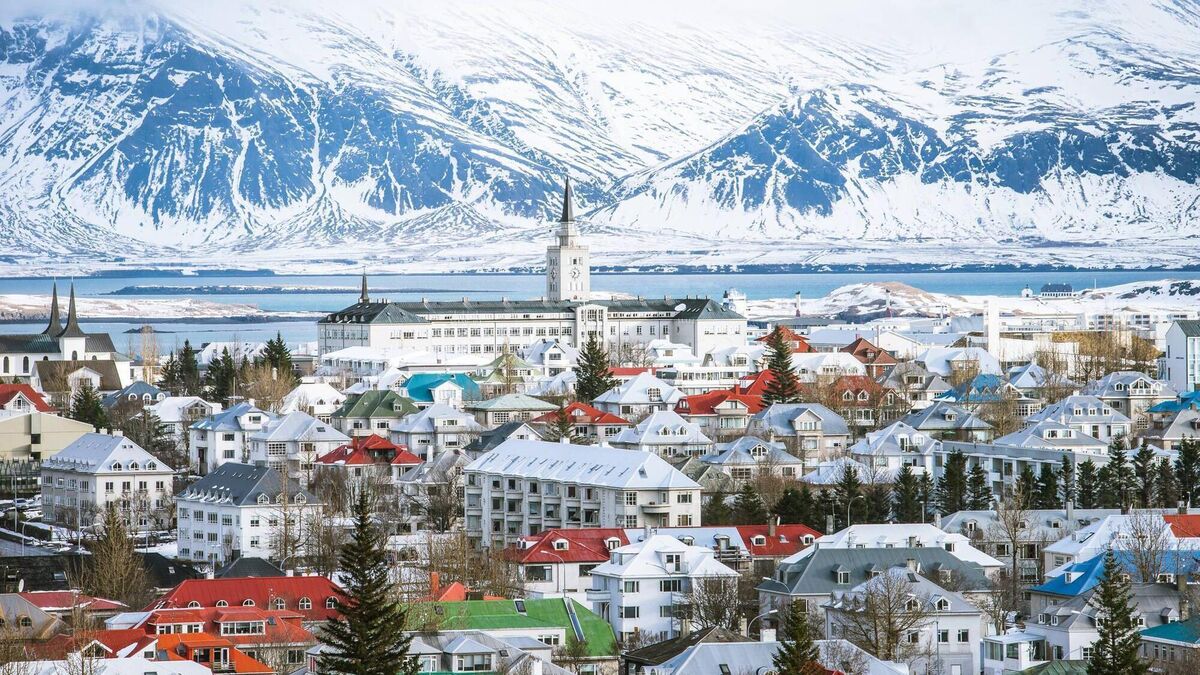 Irish woman, 18, dies in high-speed car crash in Iceland